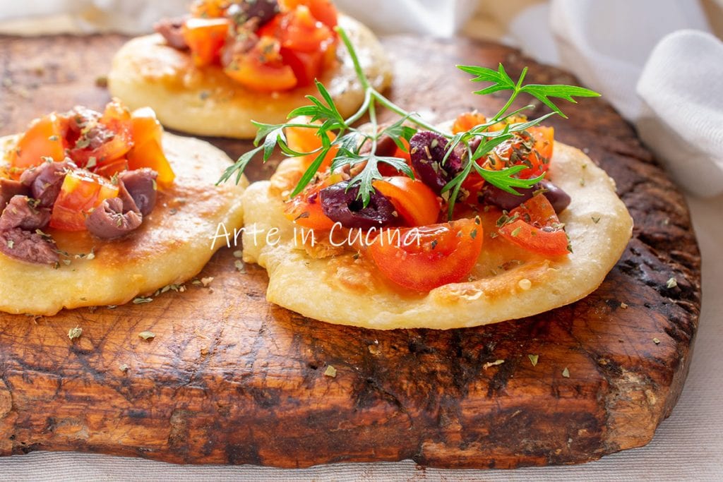 Pizzettes rapides tomates et olives