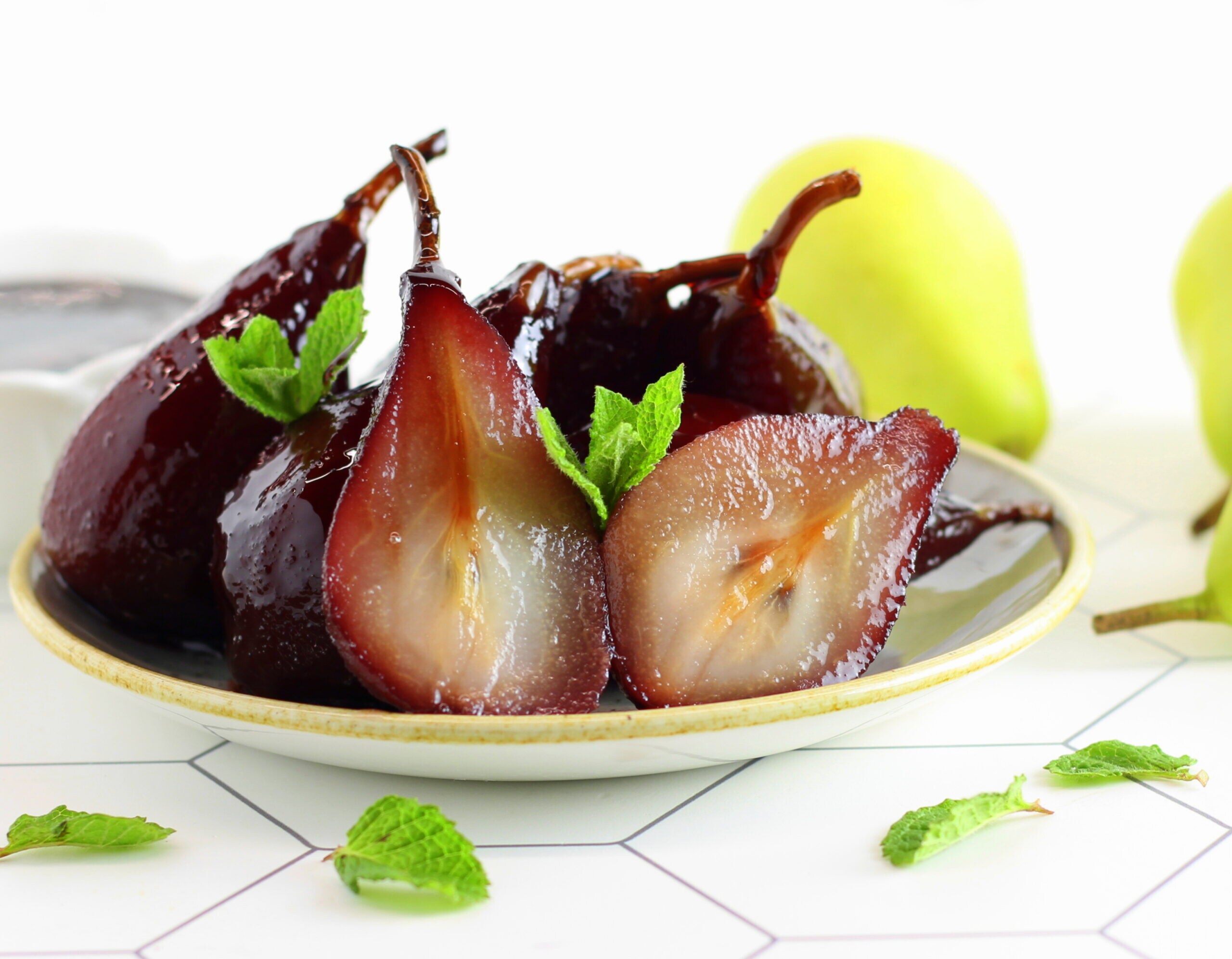 Poires avec glaçage au vin rouge