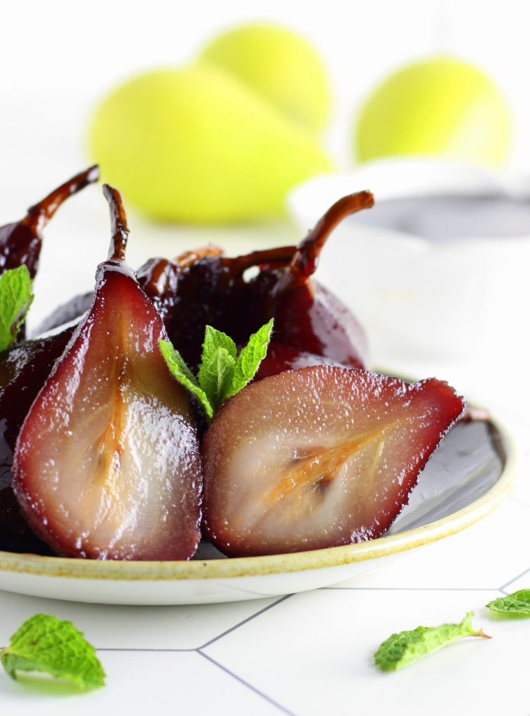 Poires avec glaçage au vin rouge