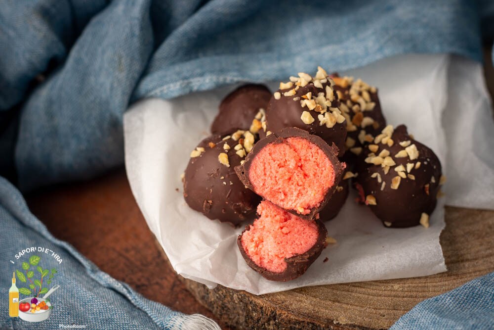 Bon bon sucré de génoise et fondant