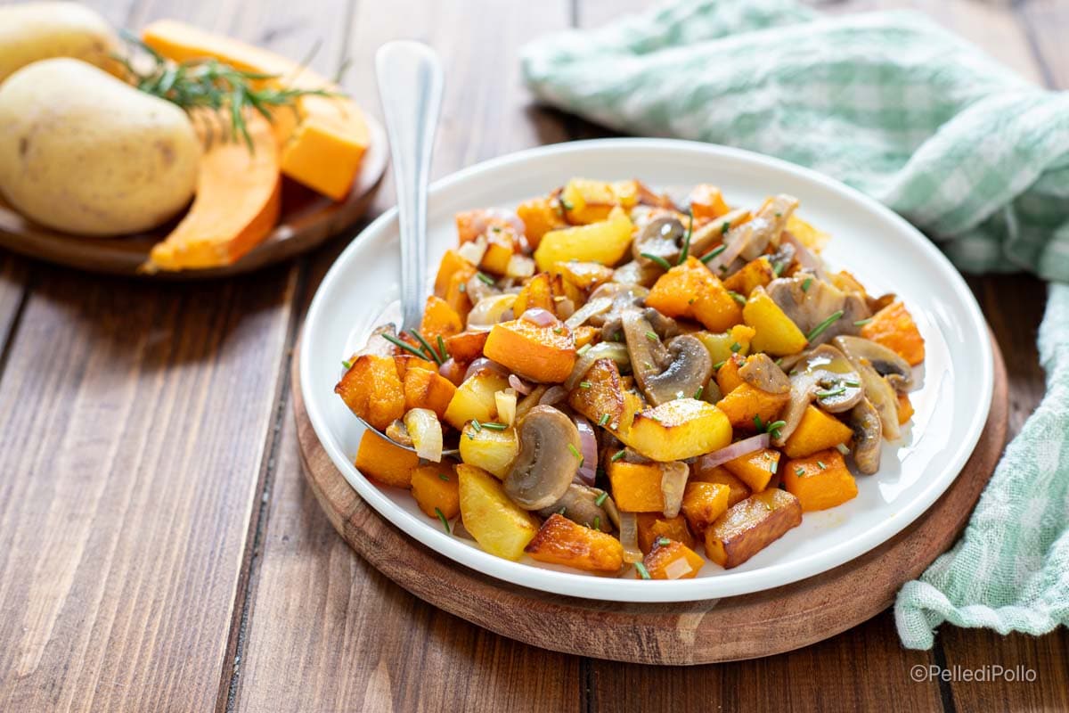 Potiron, pommes de terre et champignons à la poêle