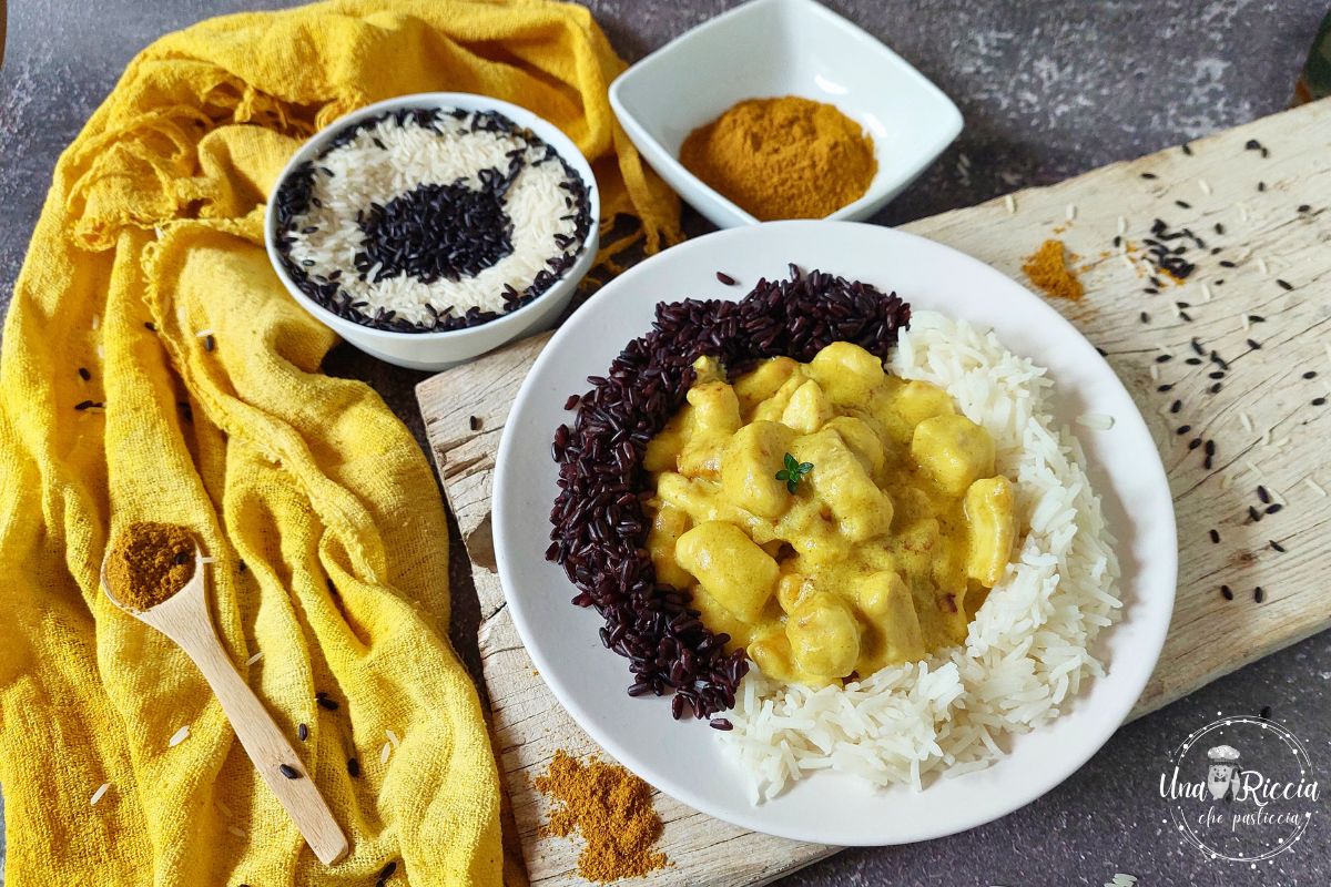 Poulet crémeux au curry avec riz venere et riz basmati