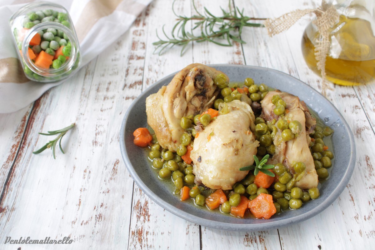 Poulet en sauce avec petits pois et carottes
