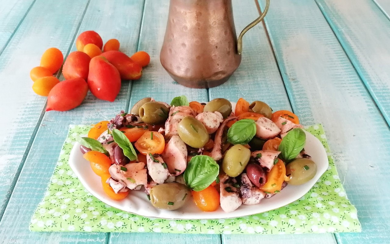 SALADE DE POULPE ET TOMATES CERISES