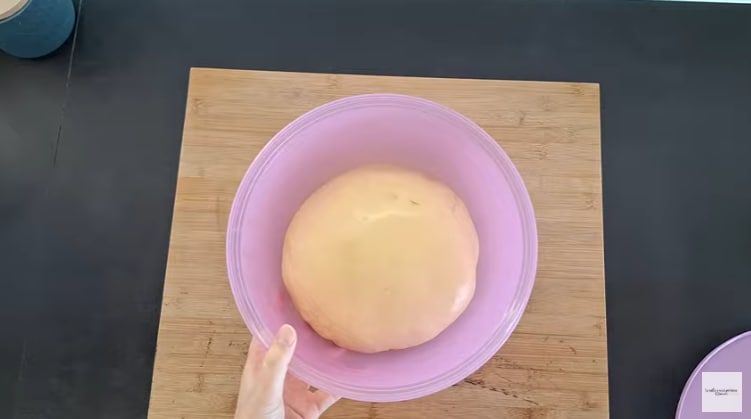 Première levée de la pâte des brioches