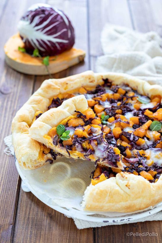 quiche à la pâte feuilletée avec potiron et radicchio