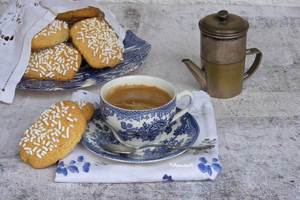 gros biscuits à tremper dans le lait