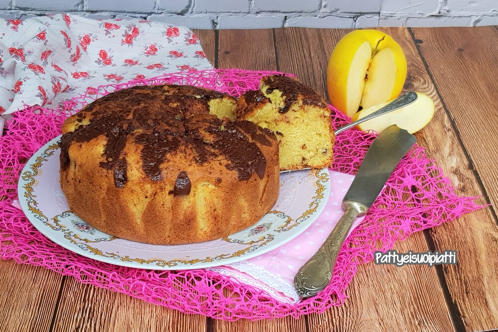 gâteau moelleux avec pommes et chocolat