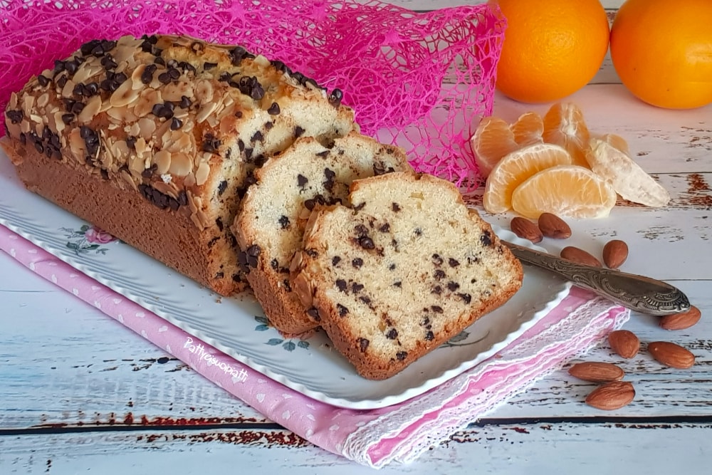 cake à l'orange avec chocolat et amandes