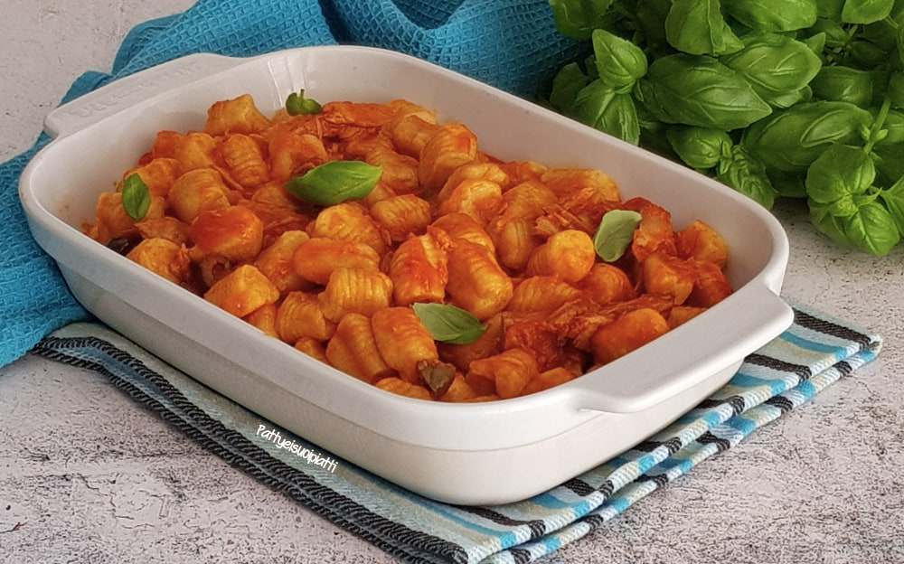 gnocchi de pommes de terre à la sauce au thon et aux olives