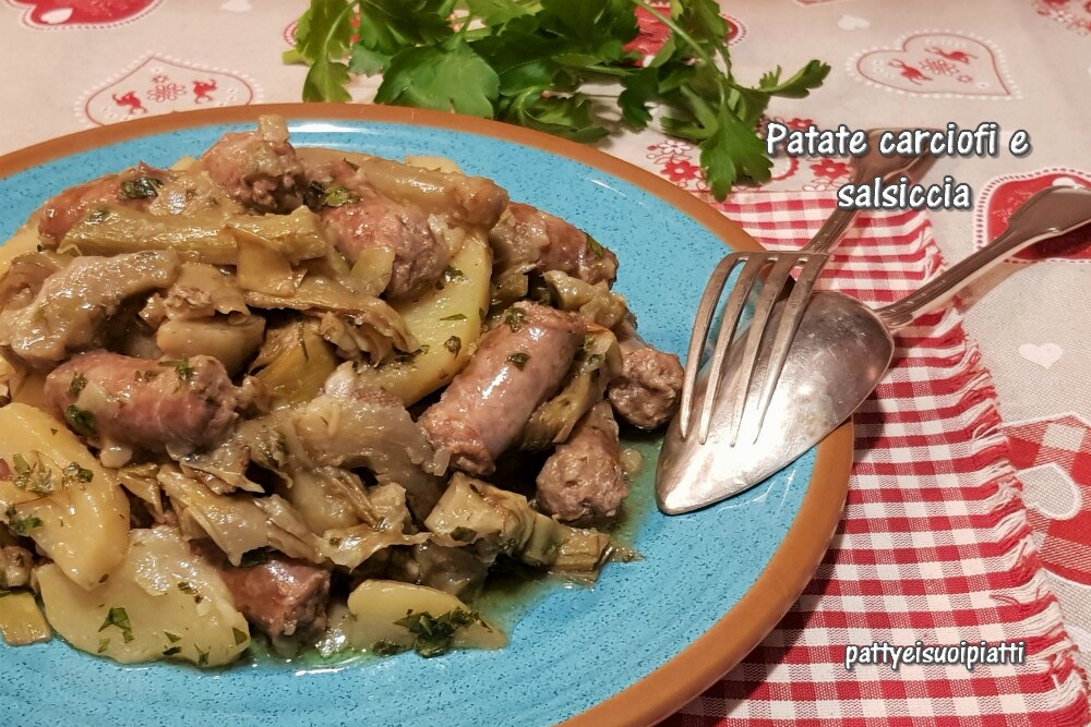 pommes de terre, artichauts et saucisse