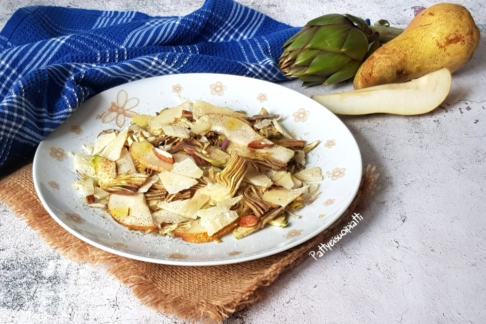 salade croquante avec artichauts crus et poires