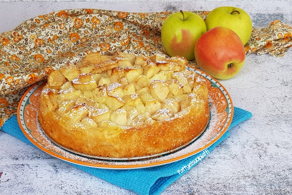 gâteau avec plein de pommes
