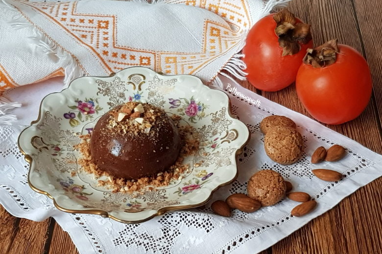 dessert aux kakis avec cacao, amaretti et amandes