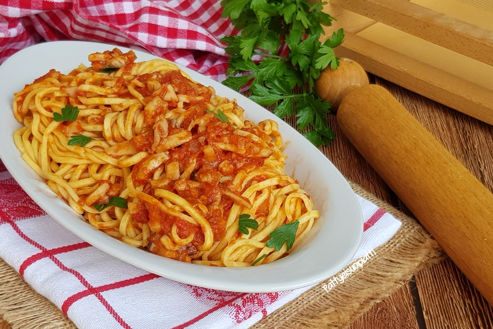 chitarrina à la sauce de seiches