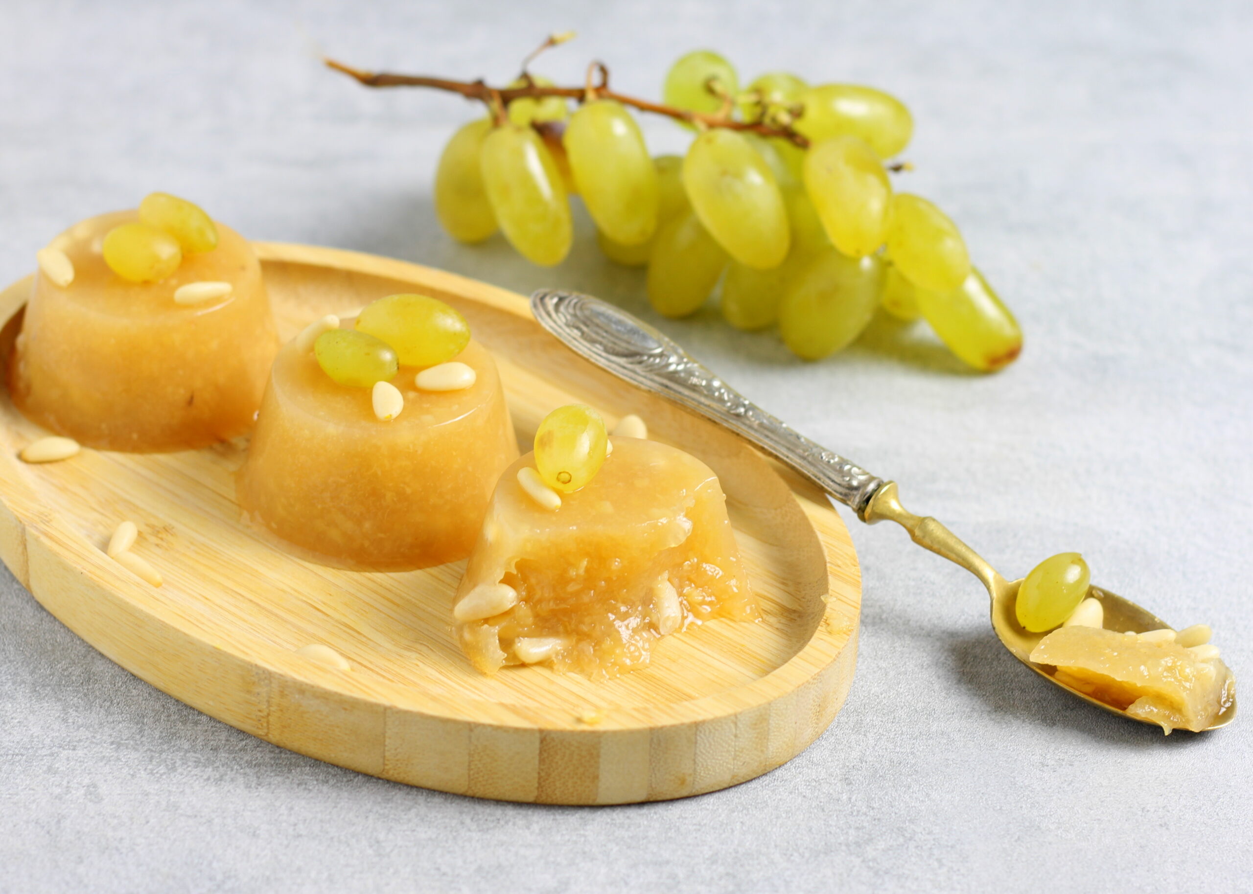 Gelée de raisin aux pignons