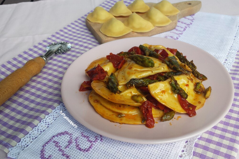 demi-lunes à la lotte et aux asperges