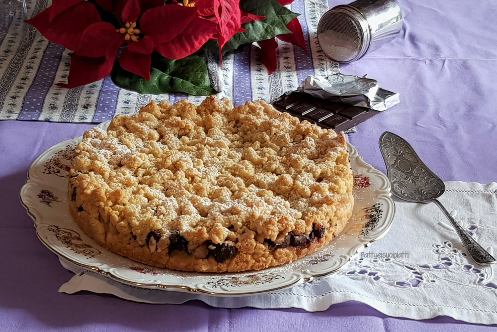 gâteau émietté avec chocolat aux noisettes et poires