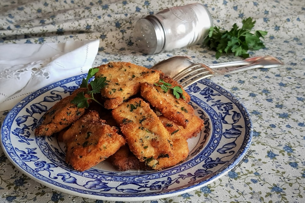 morceaux d'espadon avec chapelure croustillante