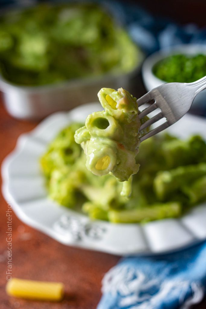 Rigatoni au four avec crème de petits pois
