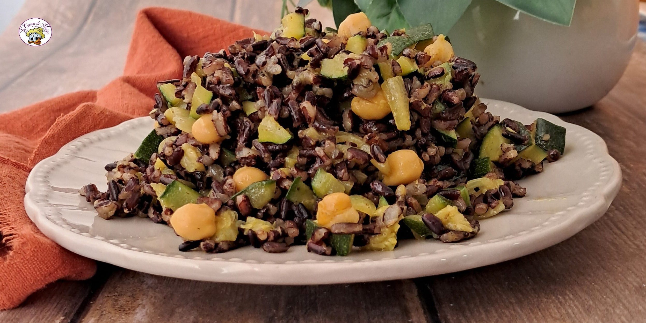 Riz noir avec pois chiches et courgettes