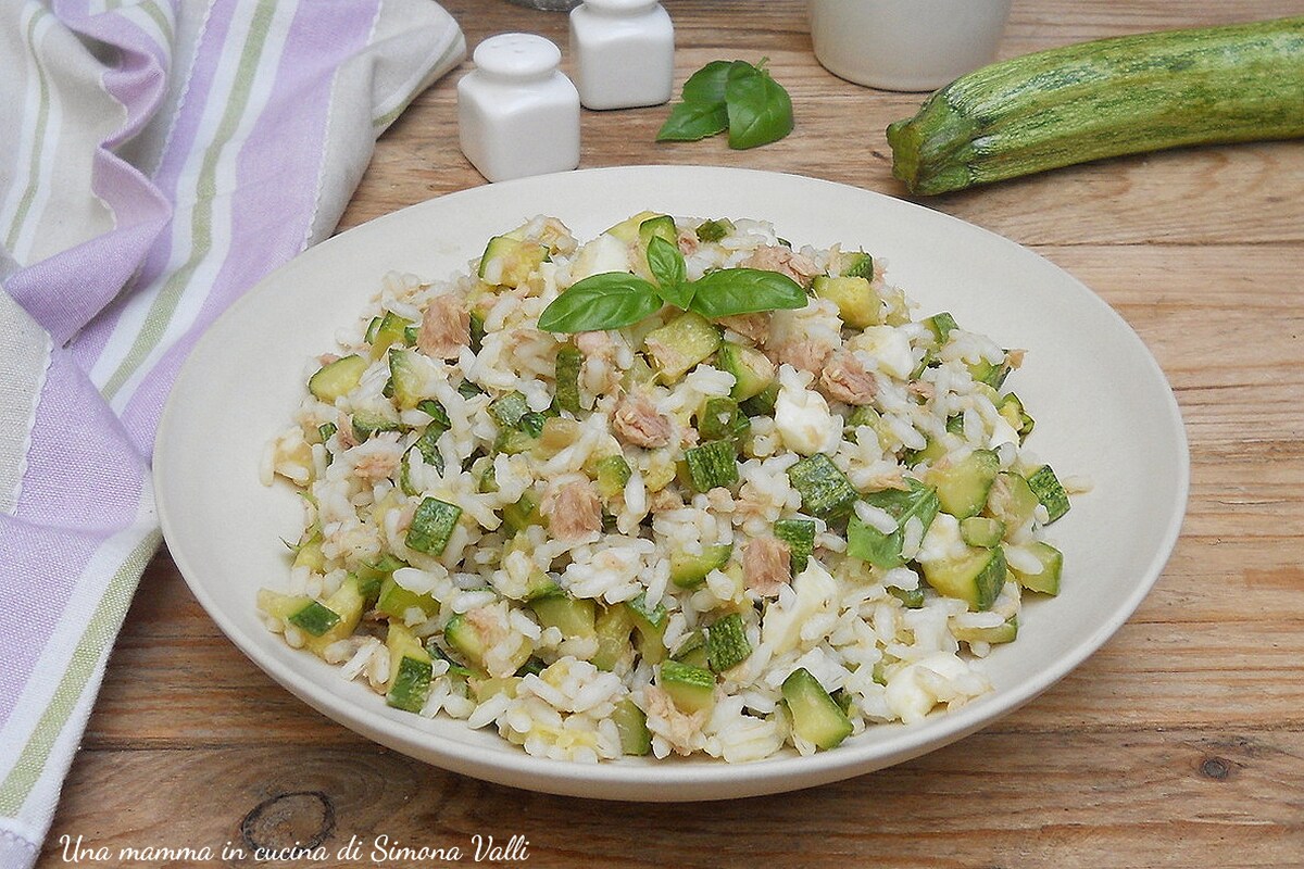 Salade de riz avec courgettes et thon