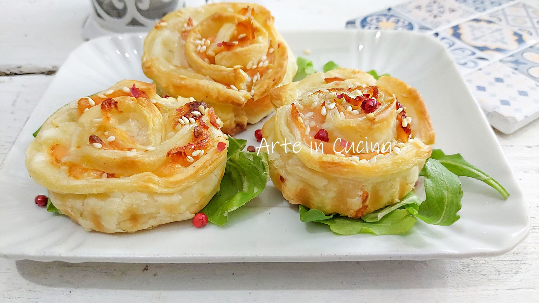 ROSES de FEUILLETÉ au SAUMON