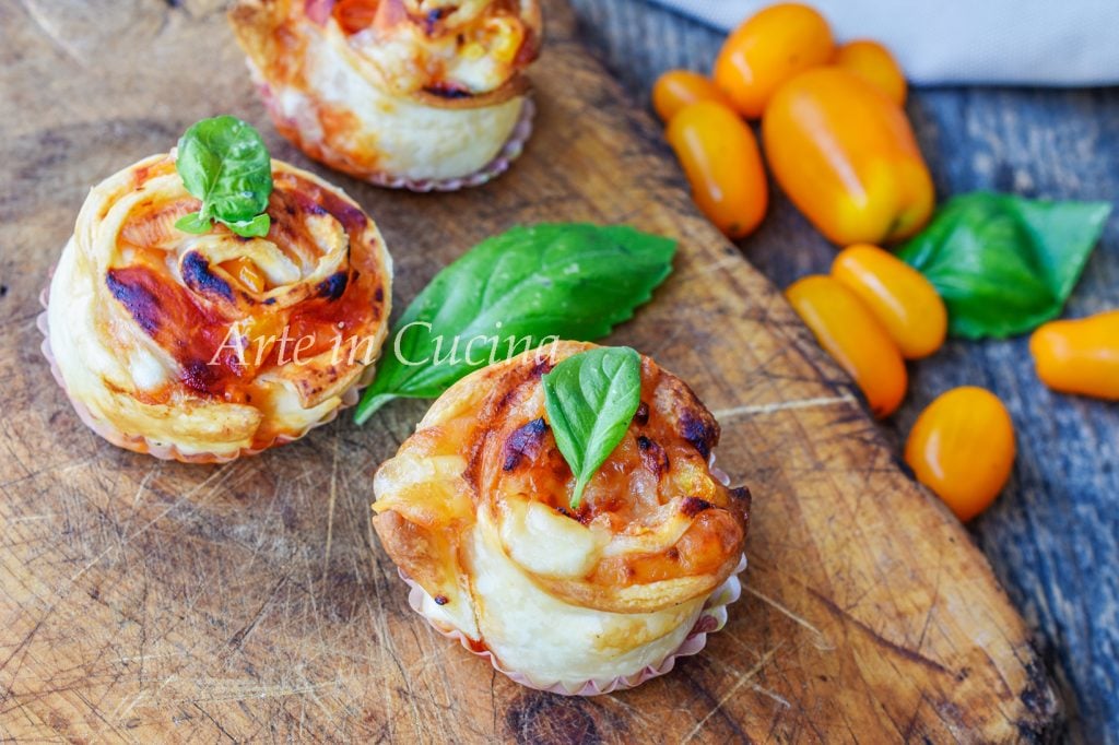 Roses de feuilletée à la caprese recette rapide