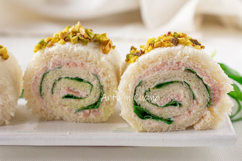 Roulades de pain de mie avec mortadelle et pistache