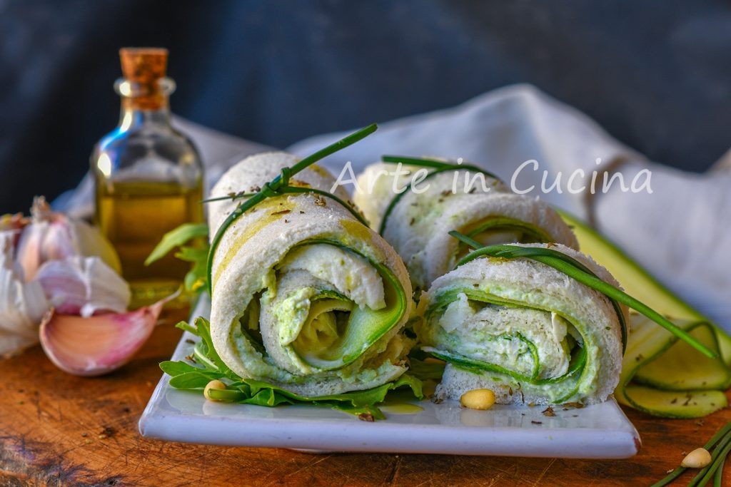 Roulades de pain avec pesto de courgettes et mozzarella sans cuisson