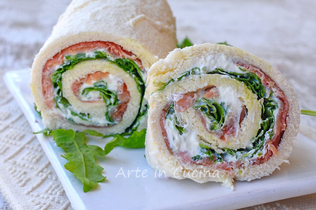 Roulé de pain de mie speck et roquette froid