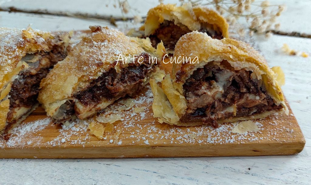 ROULEAU de PÂTE FEUILLETÉE Nutella et barres Kinder