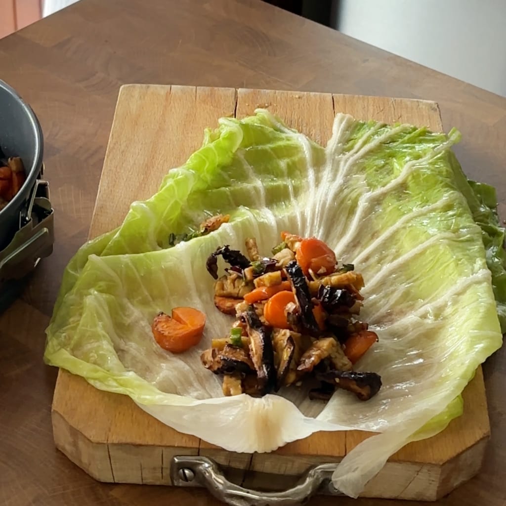 feuille de chicorée farcie de légumes et tempeh