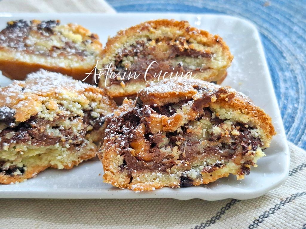 ROULEAUX aux NOIX et PÉPITES de CHOCOLAT