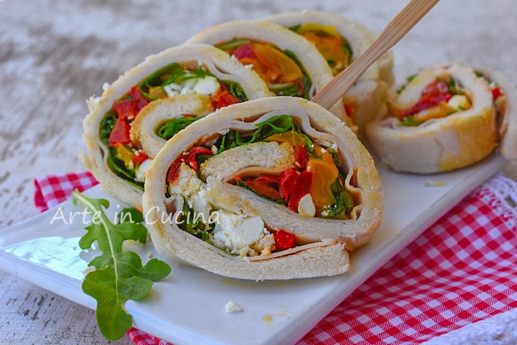 Rouleaux de pain poivrons et roquette