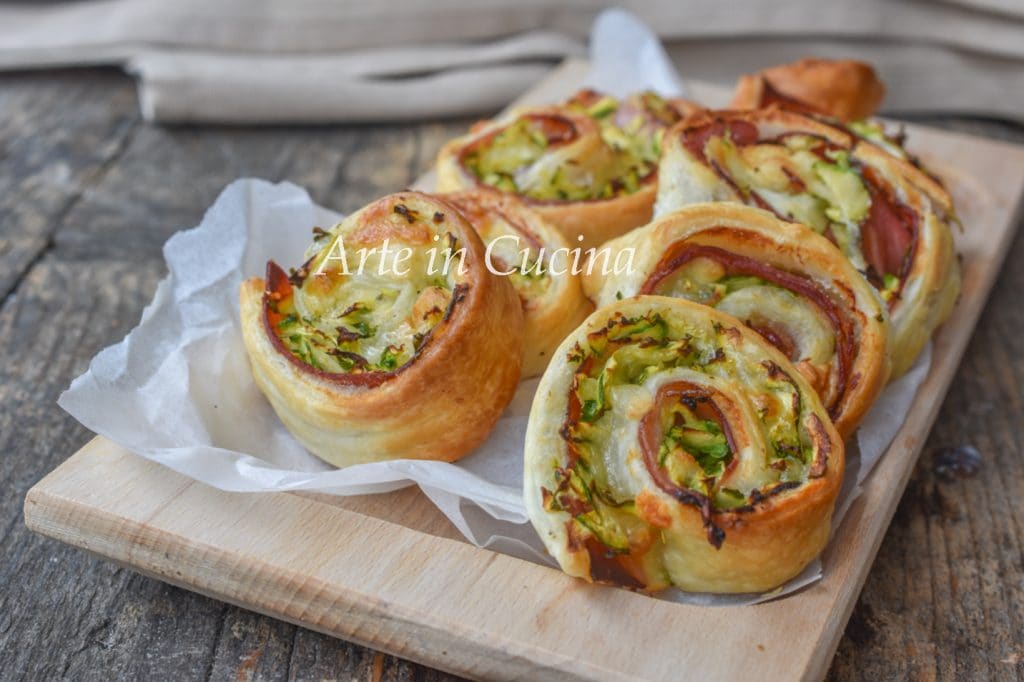 Roulés de feuilletée rapides speck et courgettes