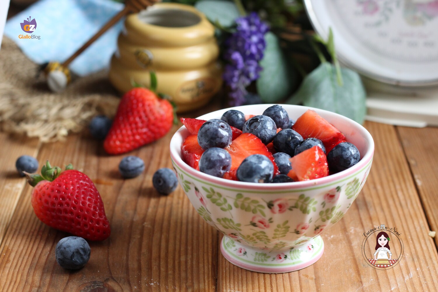 Salade de fraises et myrtilles