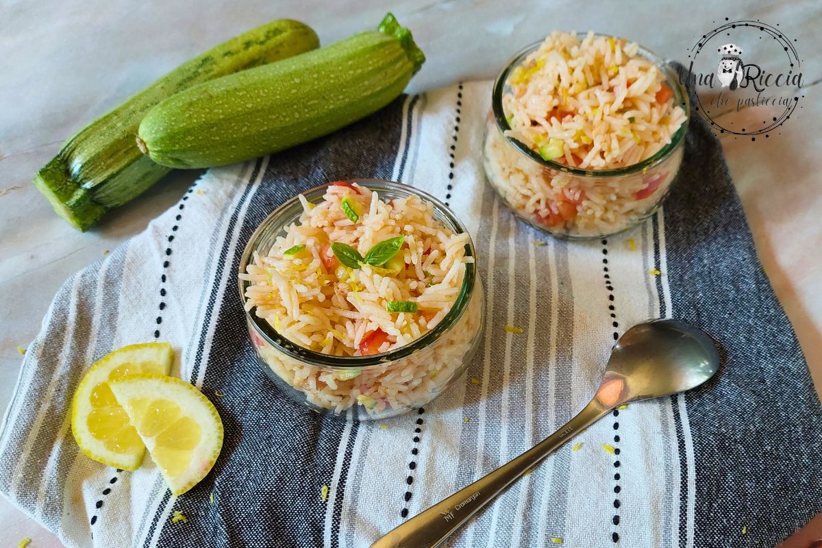 Salade de riz, courgettes et thon parfumée au citron