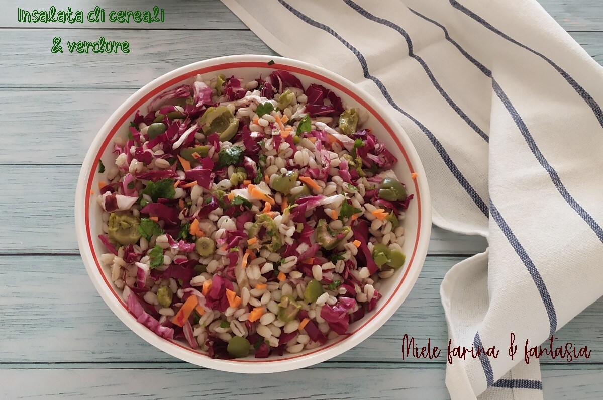 Salade végétarienne de céréales et légumes