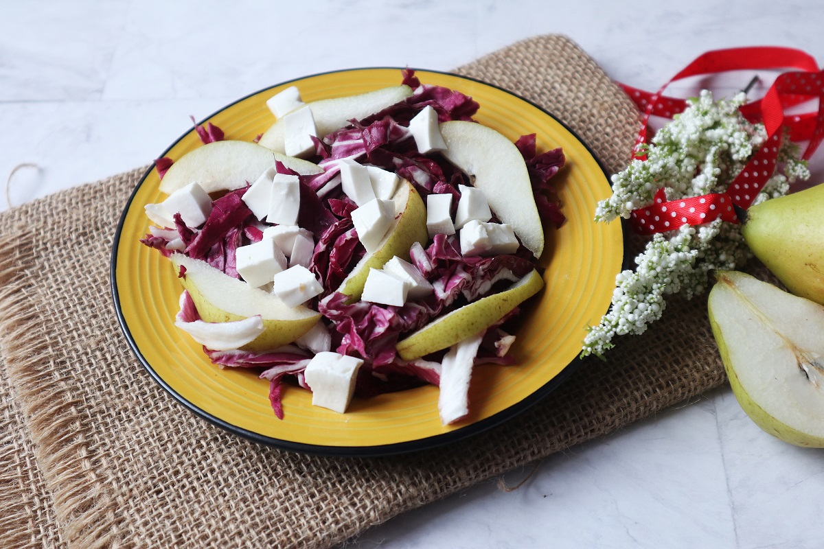 Salade de radicchio avec primo sale et poires
