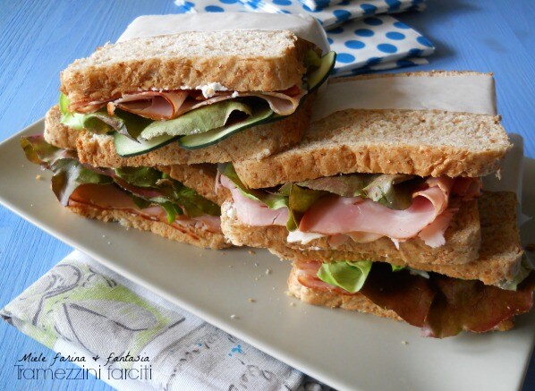 Sandwiches complets d’été avec crème au basilic.
