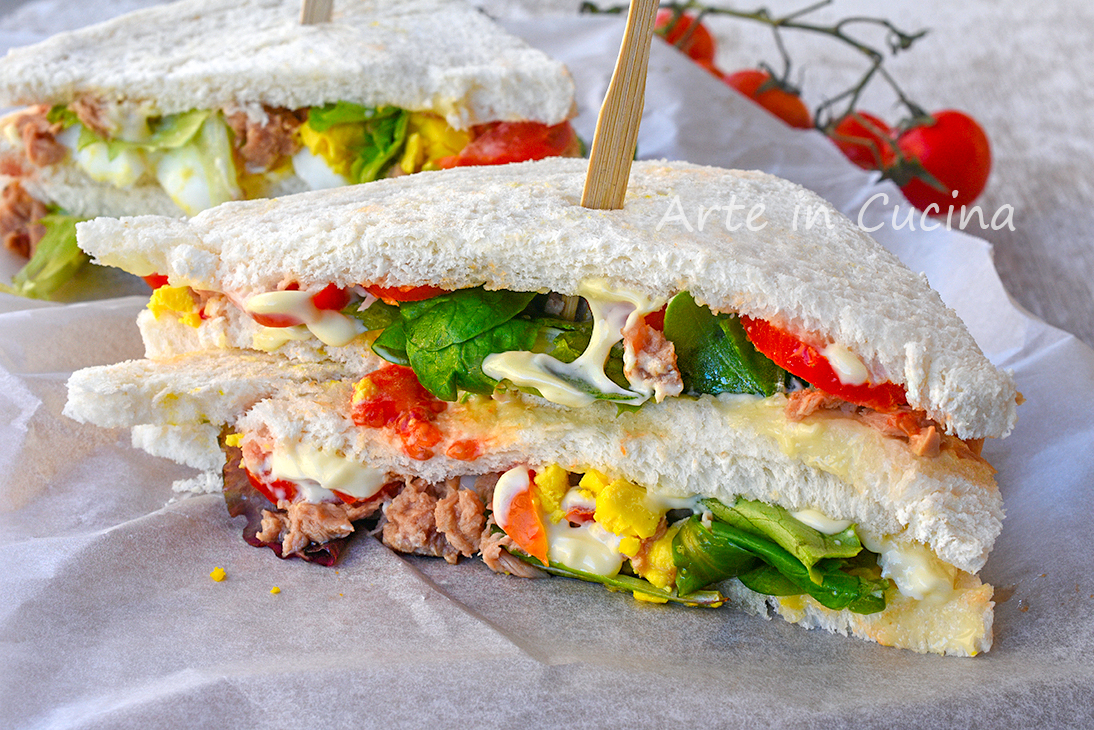 Sandwichs au thon et aux œufs avec mayonnaise