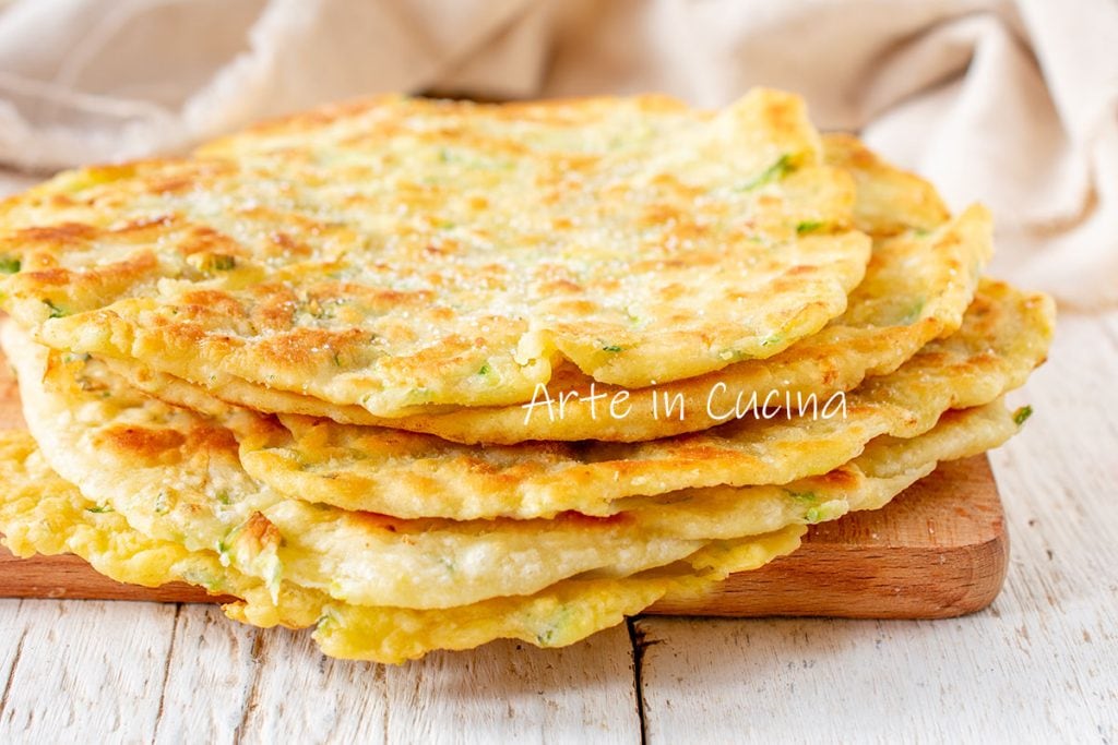 Schiacciata aux courgettes sans levée à la poêle