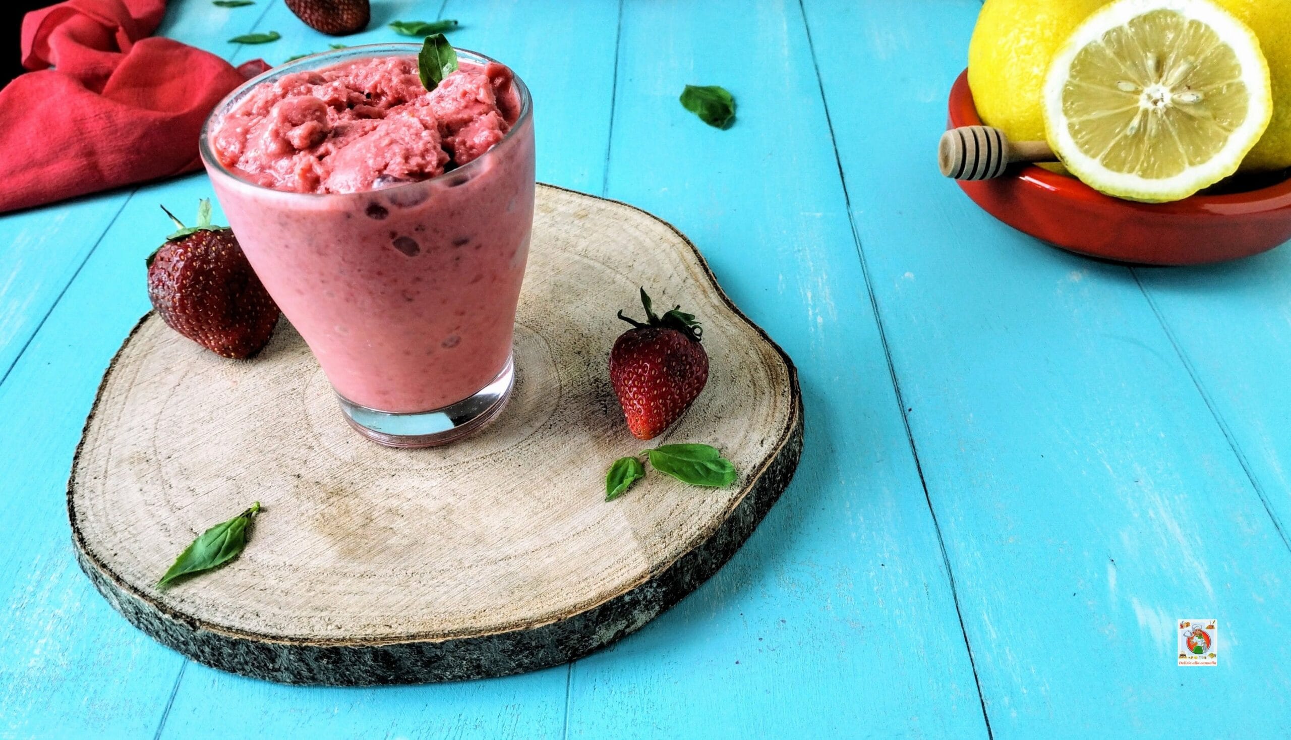 Sorbet à la fraise sans sorbetière : le dessert gourmand et rafraîchissant avec seulement trois ingrédients naturels