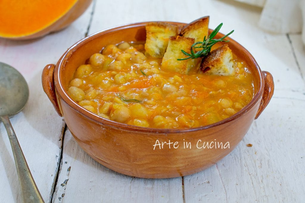 Soupe de pois chiches et courge au romarin