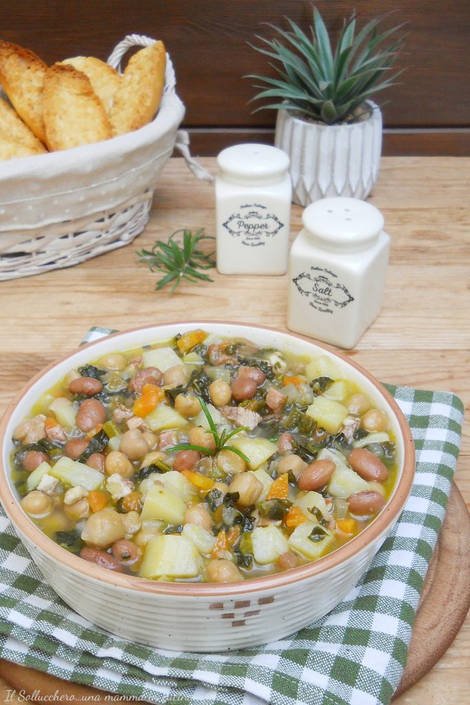 soupe de pois chiches, pommes de terre et chou noir vert