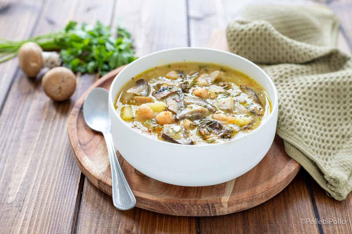 Soupe aux champignons, pois chiches et pommes de terre