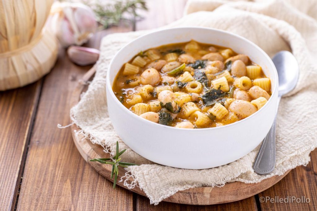 soupe de haricots avec chou noir