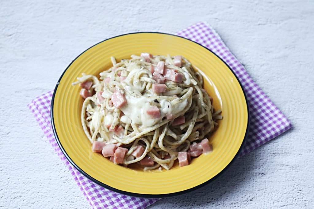 tagliolini à la truffe avec mortadelle et provolone