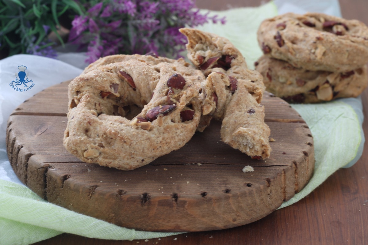 Taralli napolitains salés, saindoux et poivre